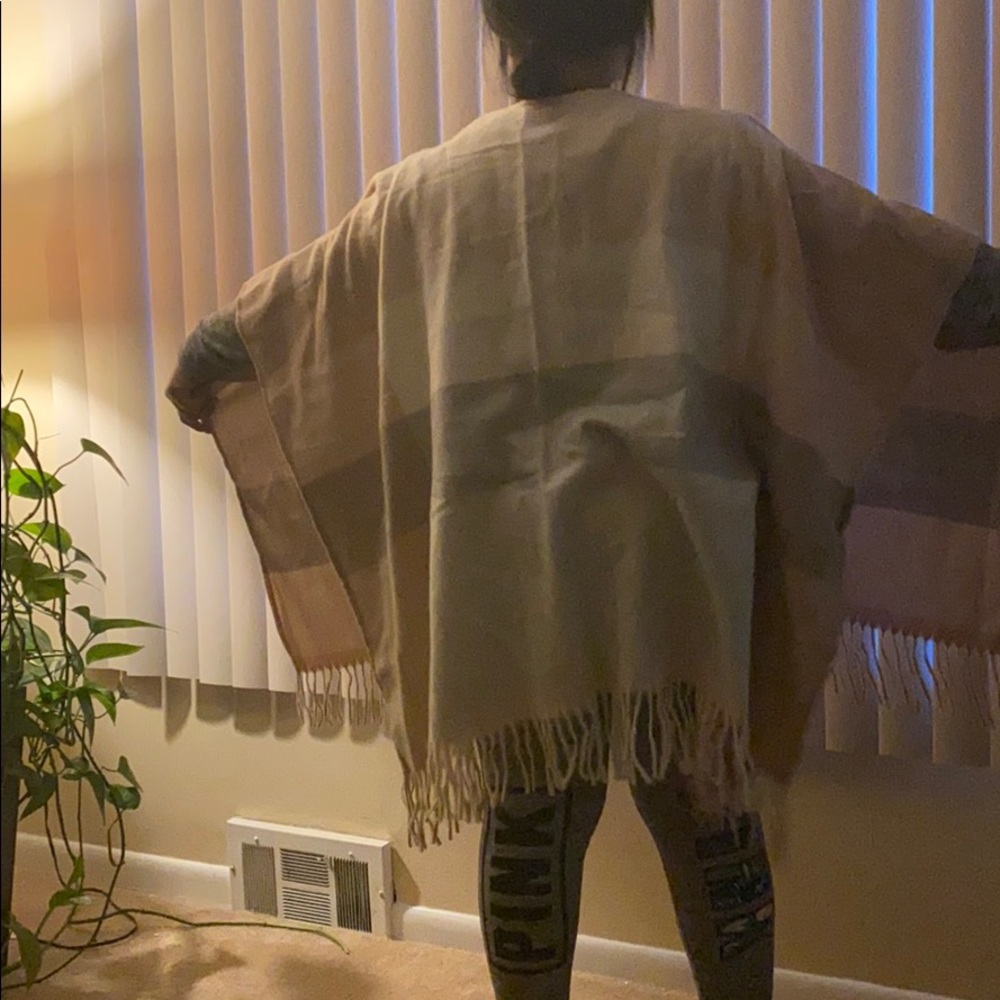 Shawl - Picture 2 of 2